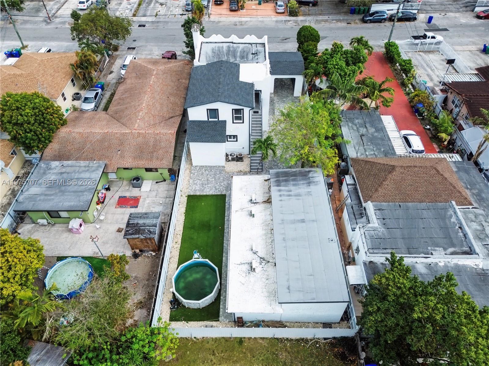 836 NW 33rd Ave, Miami FL 33125 photo 2