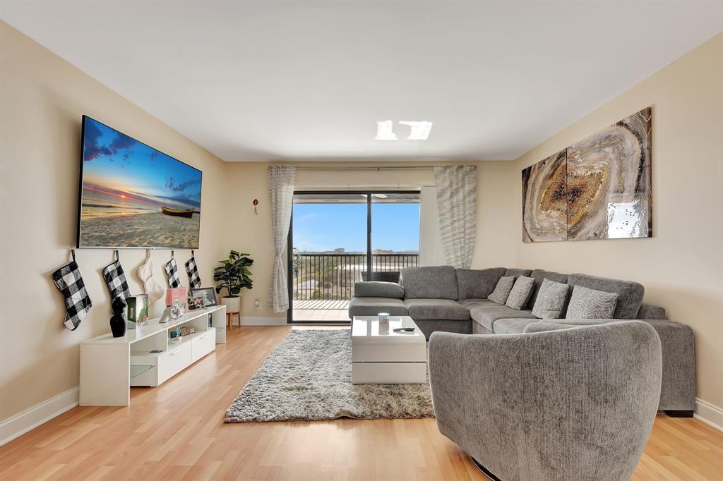 2200 S Cypress Bend Drive # 905, Pompano Beach FL 33069 photo 5