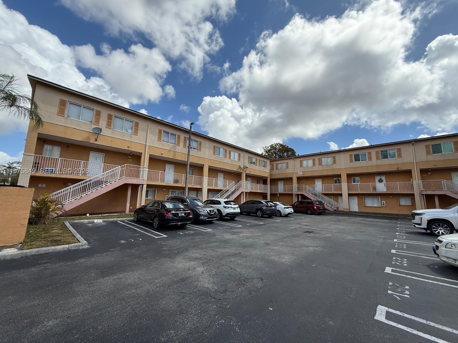 6255 Kendale Lakes Cir # 128, Miami FL 33183 photo 2