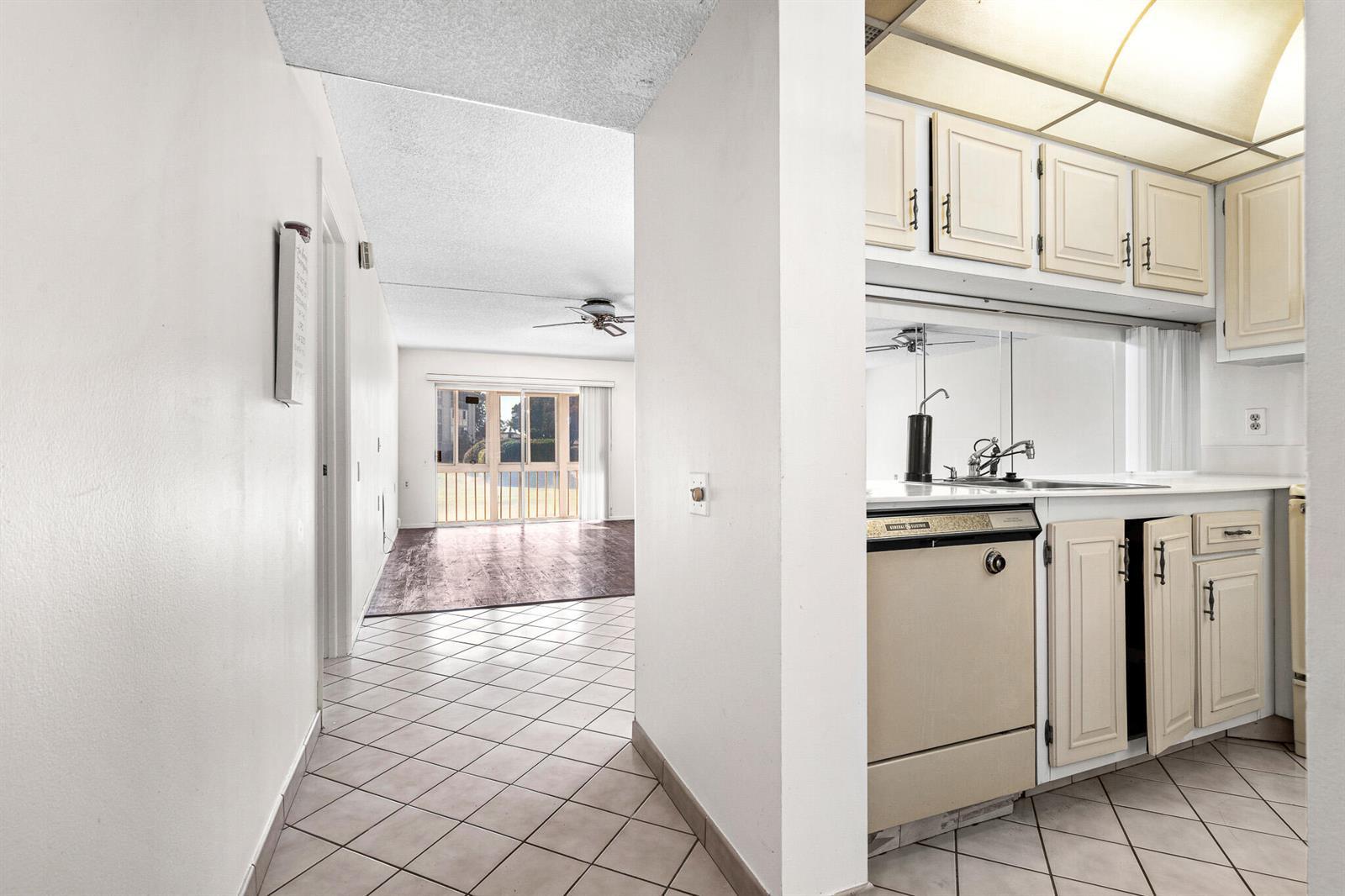 4602 Martinique Way # E1, Coconut Creek FL 33066 photo 3