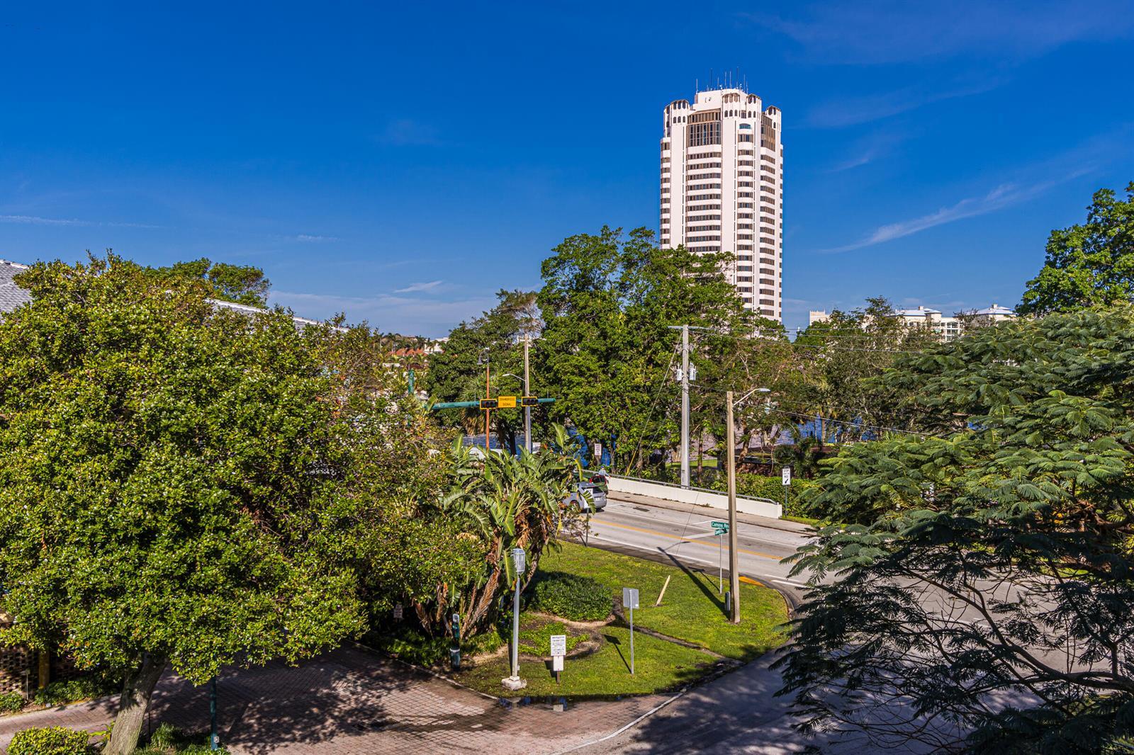 1000 Spanish River Road # 4g, Boca Raton FL 33432