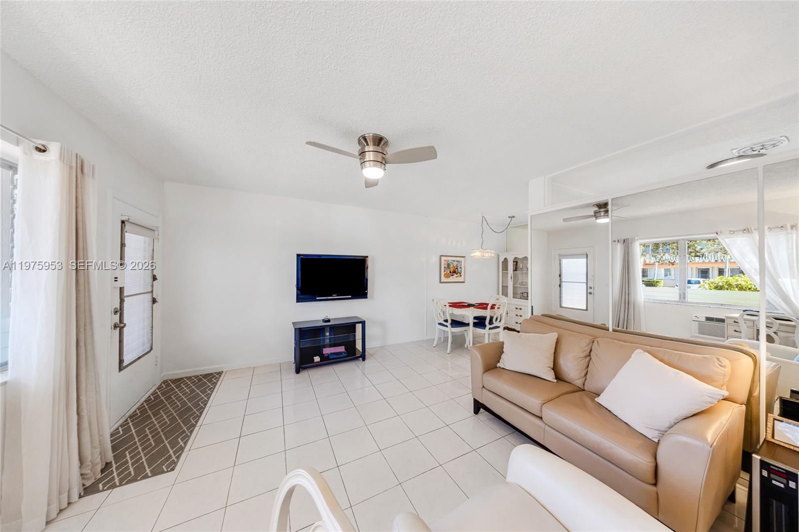 1015 SW 11th Ave # 5K, Hallandale Beach FL 33009 photo 3