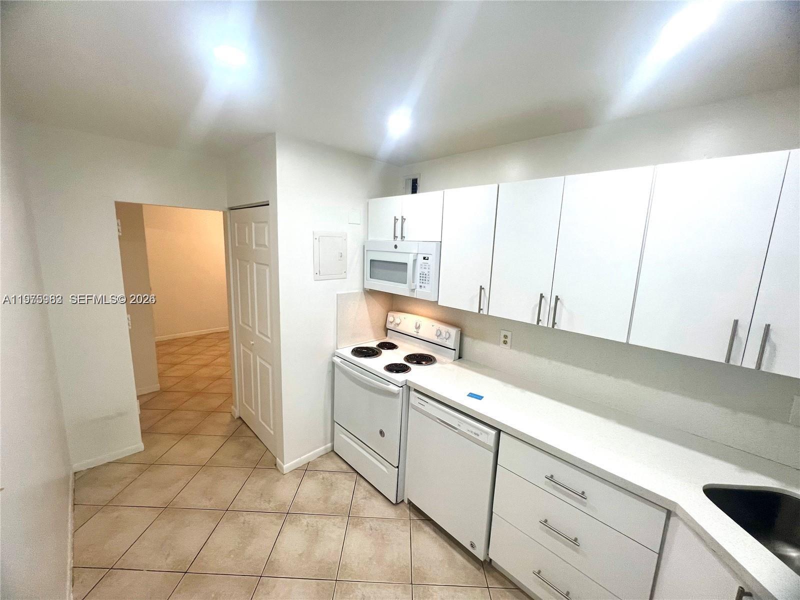 3115 Oakland Shores Dr # E208, Oakland Park FL 33309 photo 2
