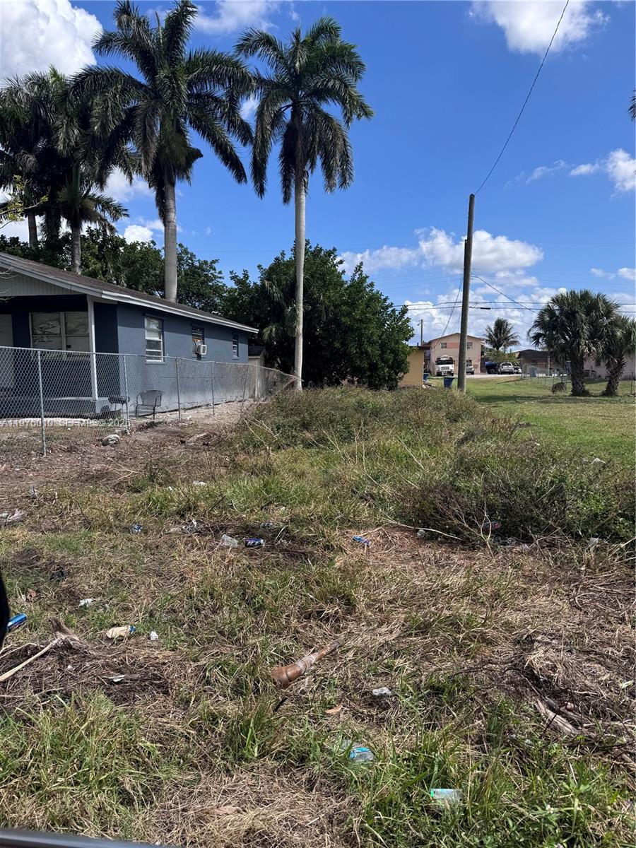 609 SW 8th St, Belle Glade FL 33430 photo 2