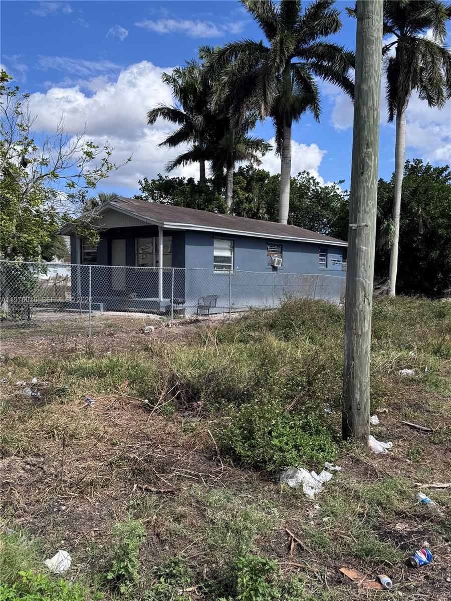 609 SW 8th St, Belle Glade FL 33430 photo 3