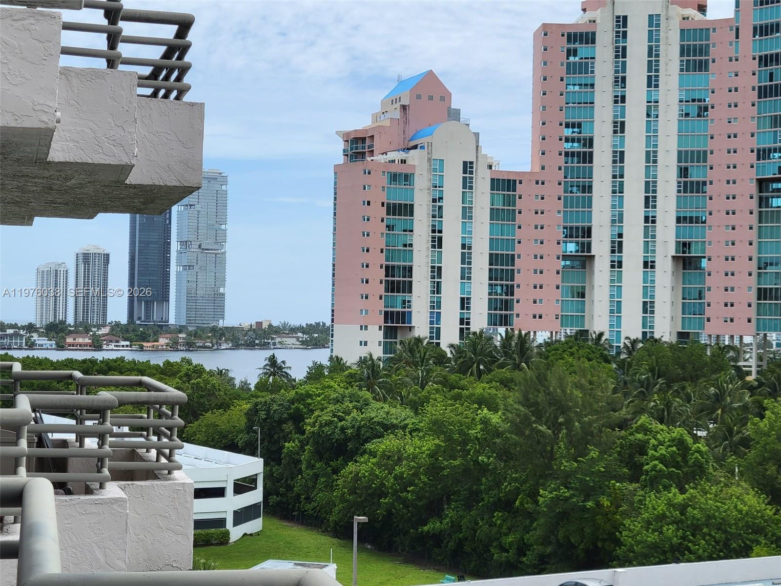 3300 NE 191st St # 814, Aventura FL 33180
