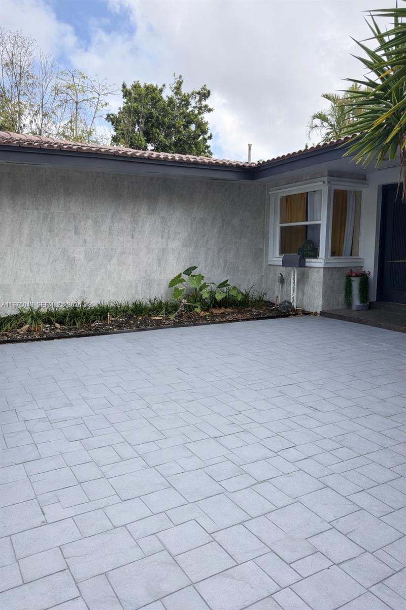 2110 NE 198th Ter, Miami FL 33179 photo 3