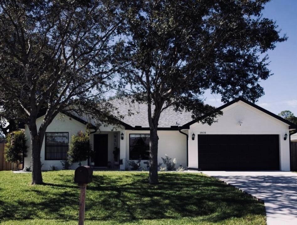 1818 SW Notre Dame Avenue, Port St. Lucie FL 34953