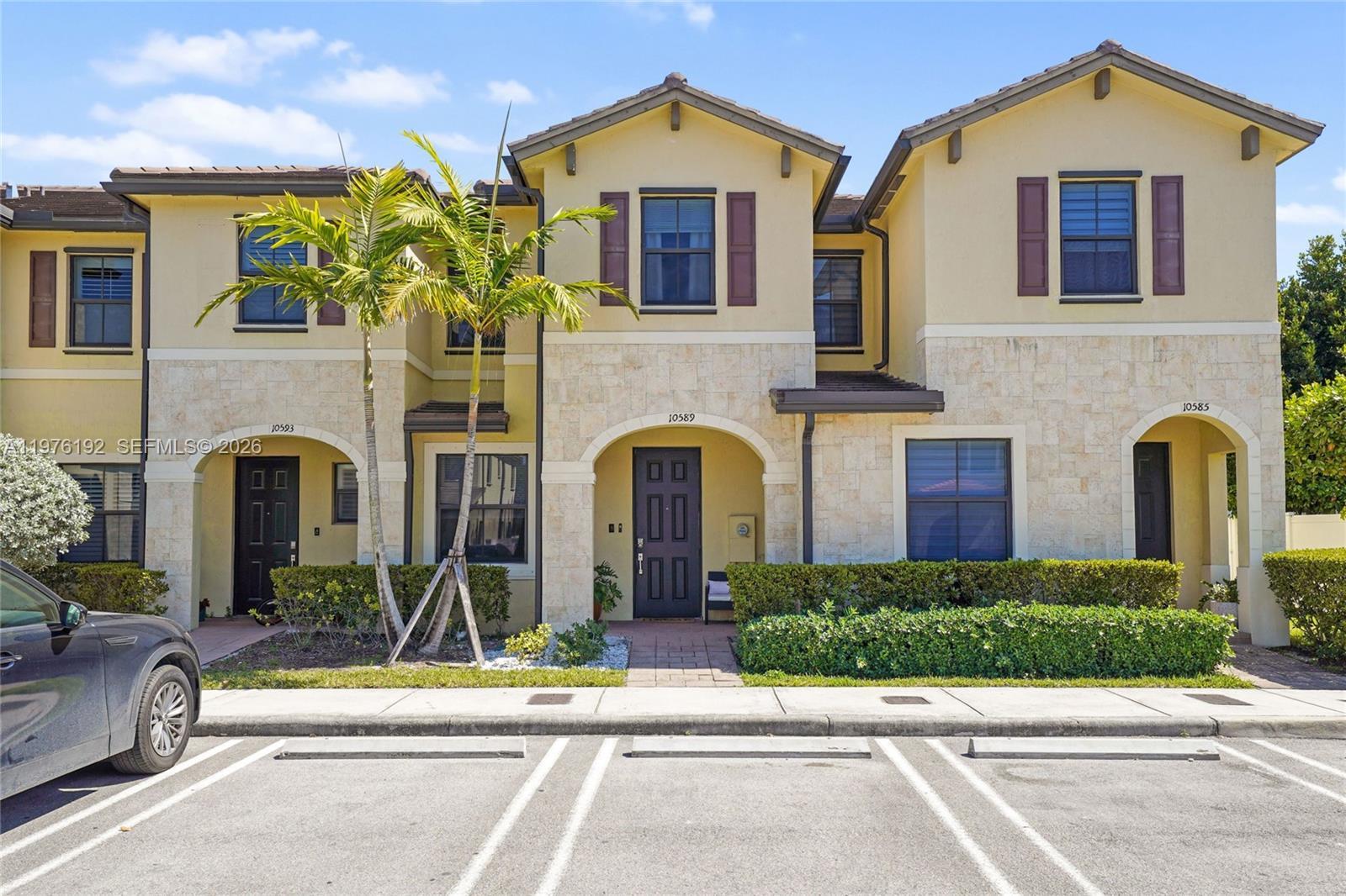 10589 W 33rd Ln, Hialeah FL 33018 photo 2