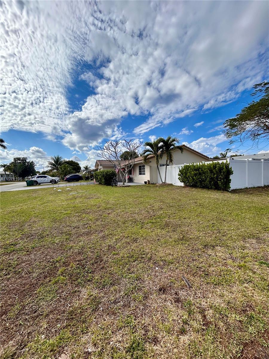 6605 NW 76th St, Tamarac FL 33321 photo 3