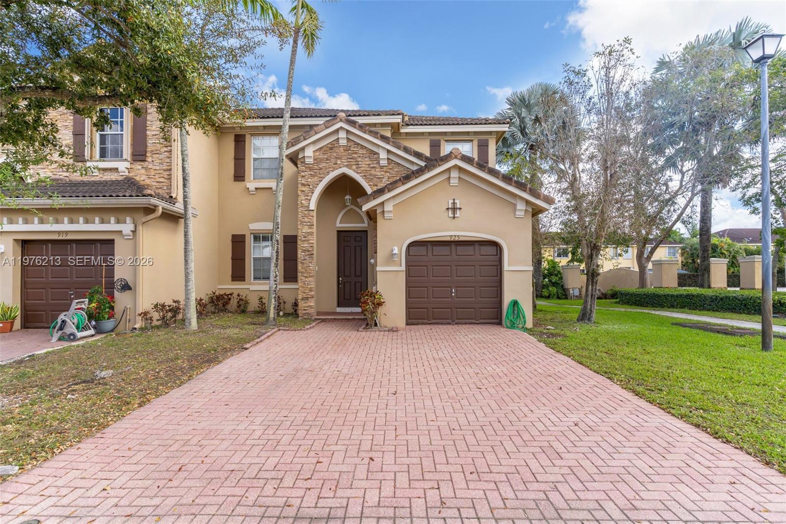 925 SW 152nd Ct, Miami FL 33194