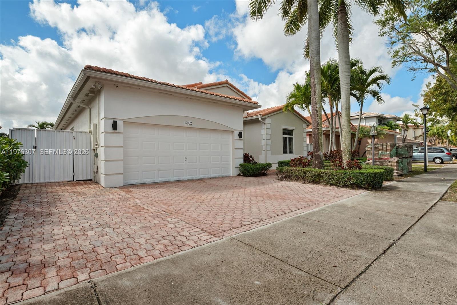 15962 SW 62nd St, Miami FL 33193 photo 2
