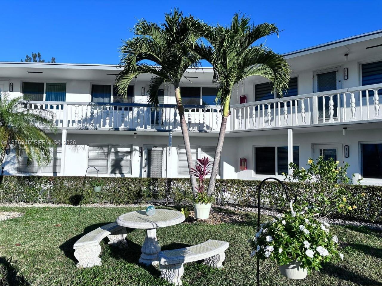 118 Northampton F # 118, West Palm Beach FL 33417