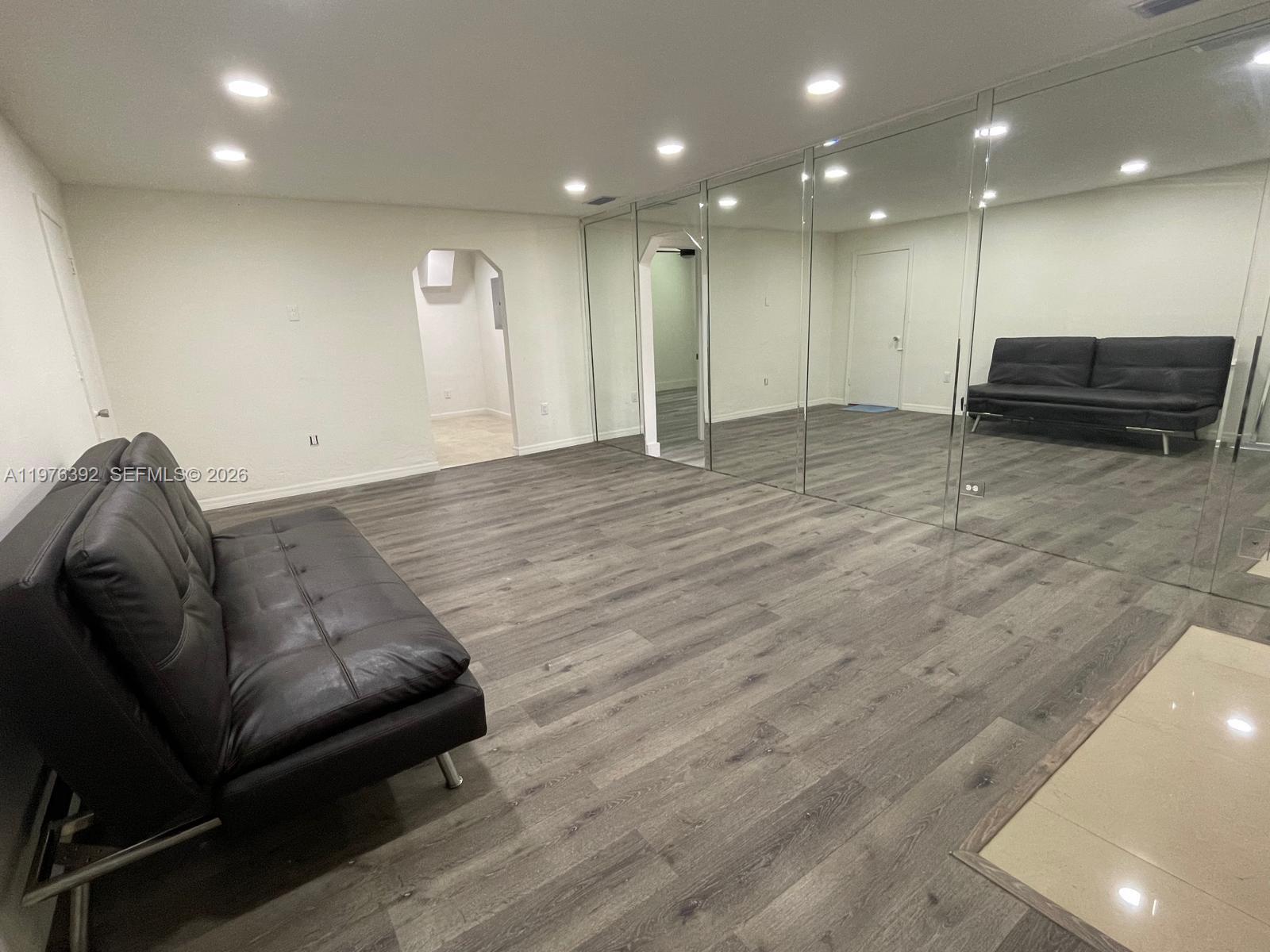 10415 NW 35th Ave, Miami FL 33147 photo 2