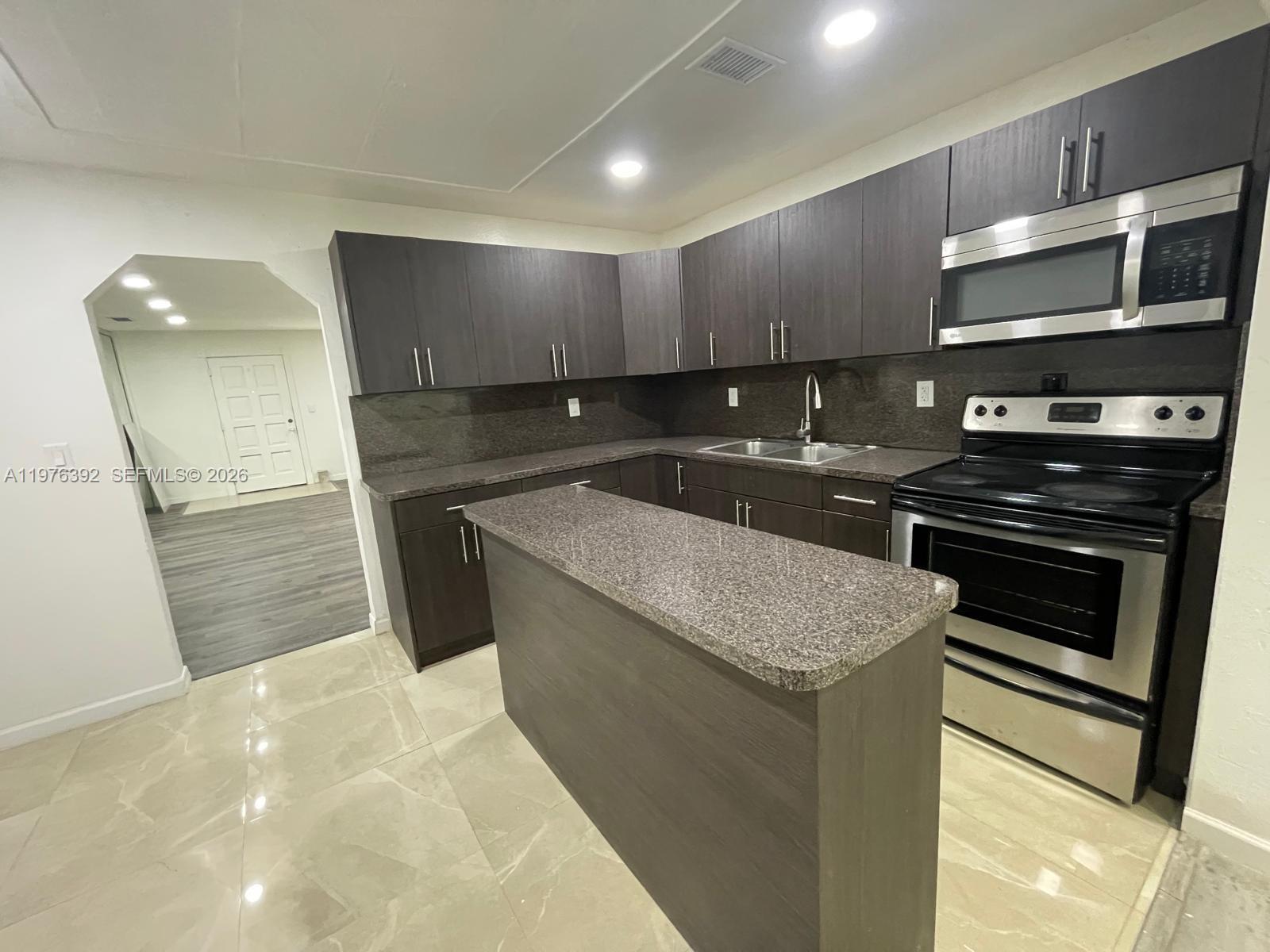 10415 NW 35th Ave, Miami FL 33147 photo 3