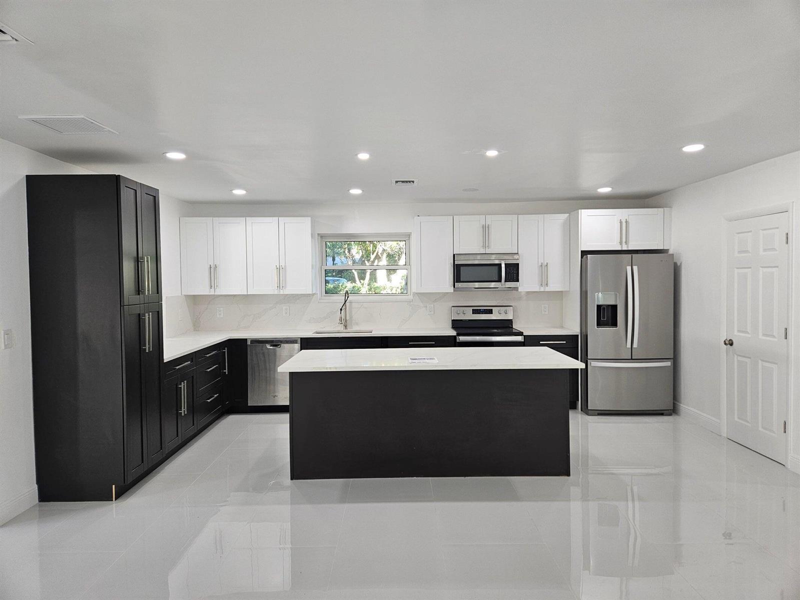 1124 Yale Drive, Hollywood FL 33021 photo 3
