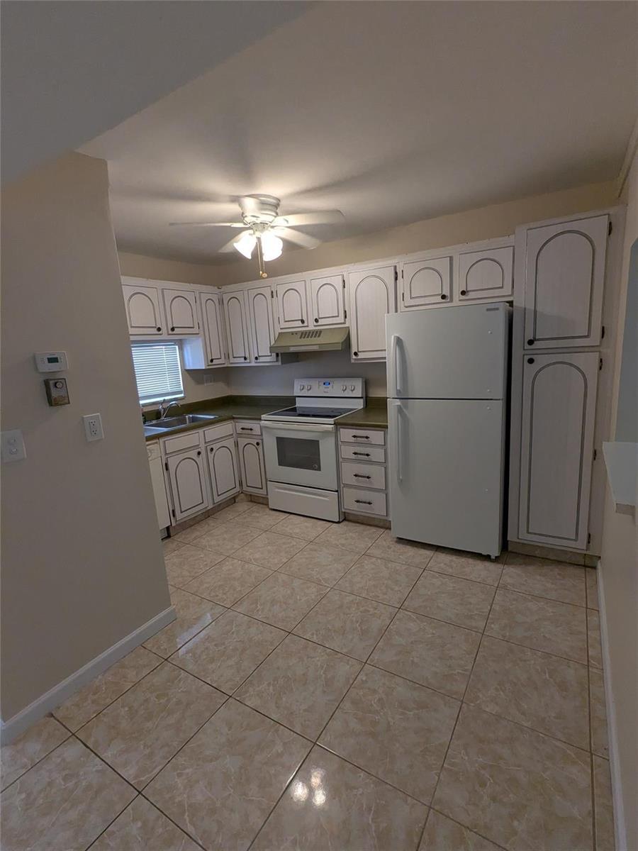 9800 Hollybrook Lake Drive # 303, Pembroke Pines FL 33025 photo 2