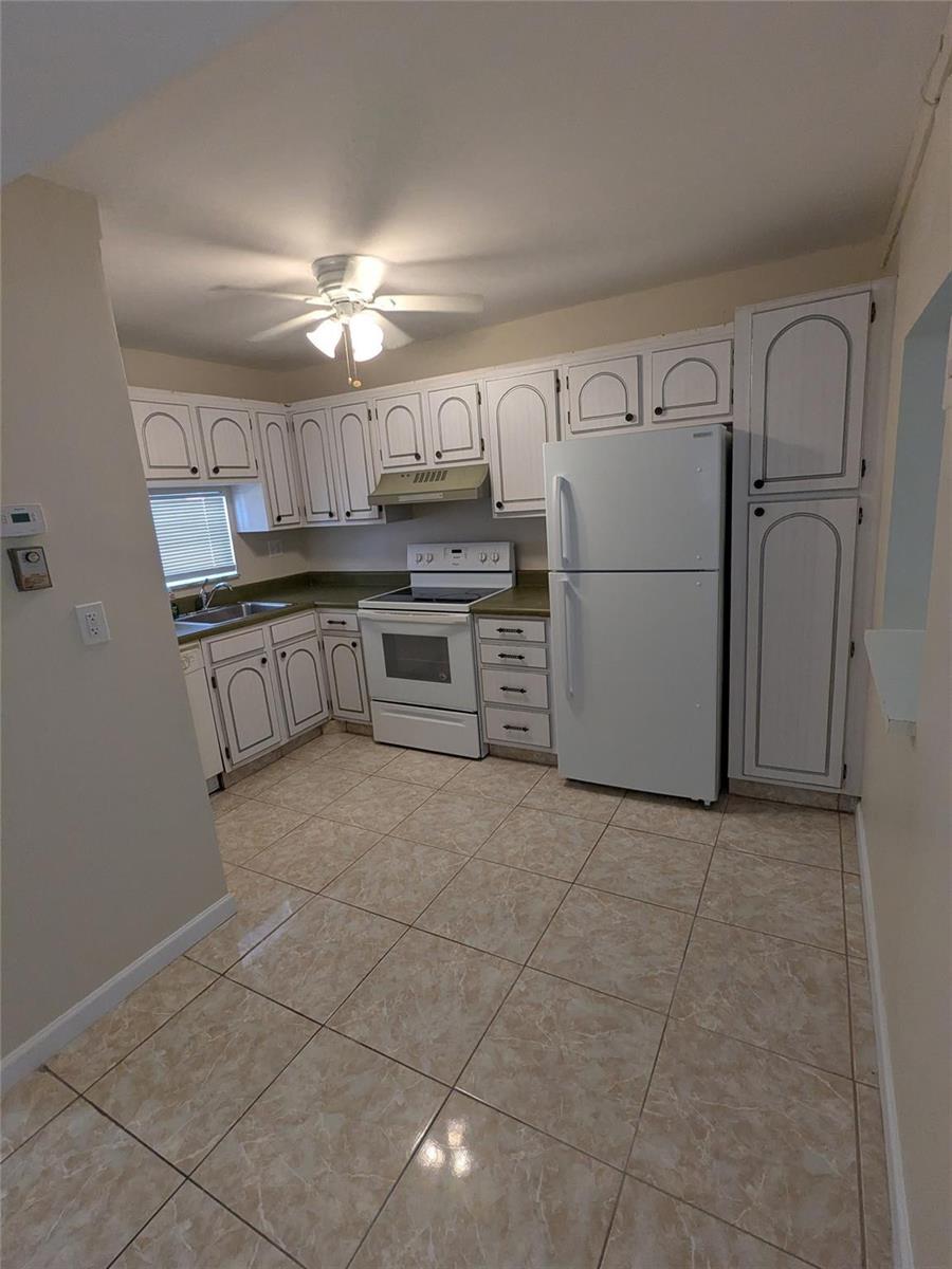 9800 Hollybrook Lake Drive # 303, Pembroke Pines FL 33025 photo 3