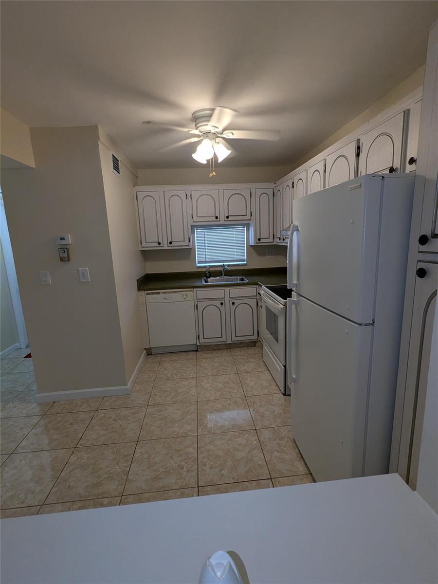 9800 Hollybrook Lake Drive # 303, Pembroke Pines FL 33025 photo 4