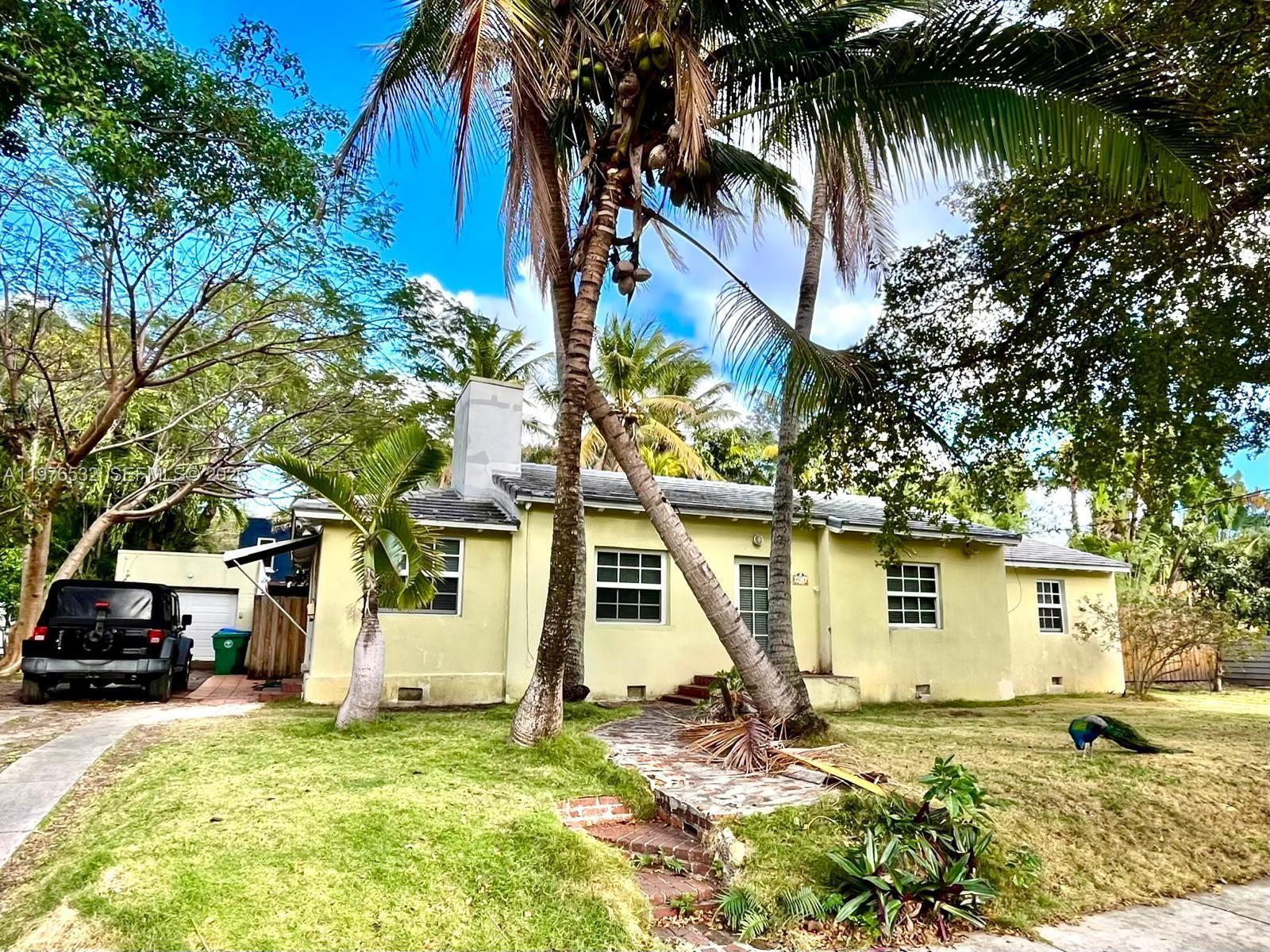 901 NW 10th Ct, Miami FL 33136 photo 2