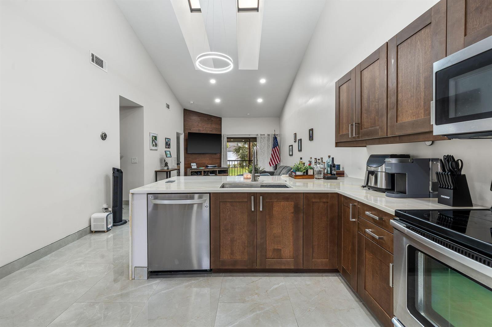 600 Crosswinds Drive # C2, FL 33413 photo 3