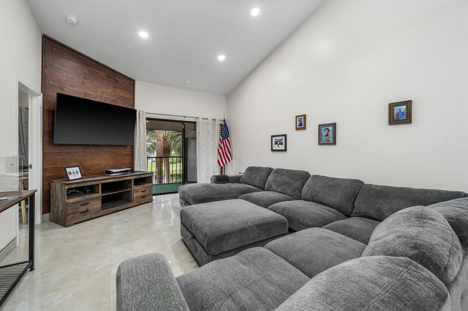 600 Crosswinds Drive # C2, FL 33413 photo 4