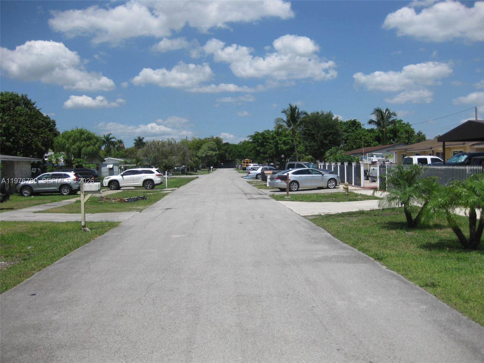 655 SW 4th Ter, Florida City FL 33034 photo 2