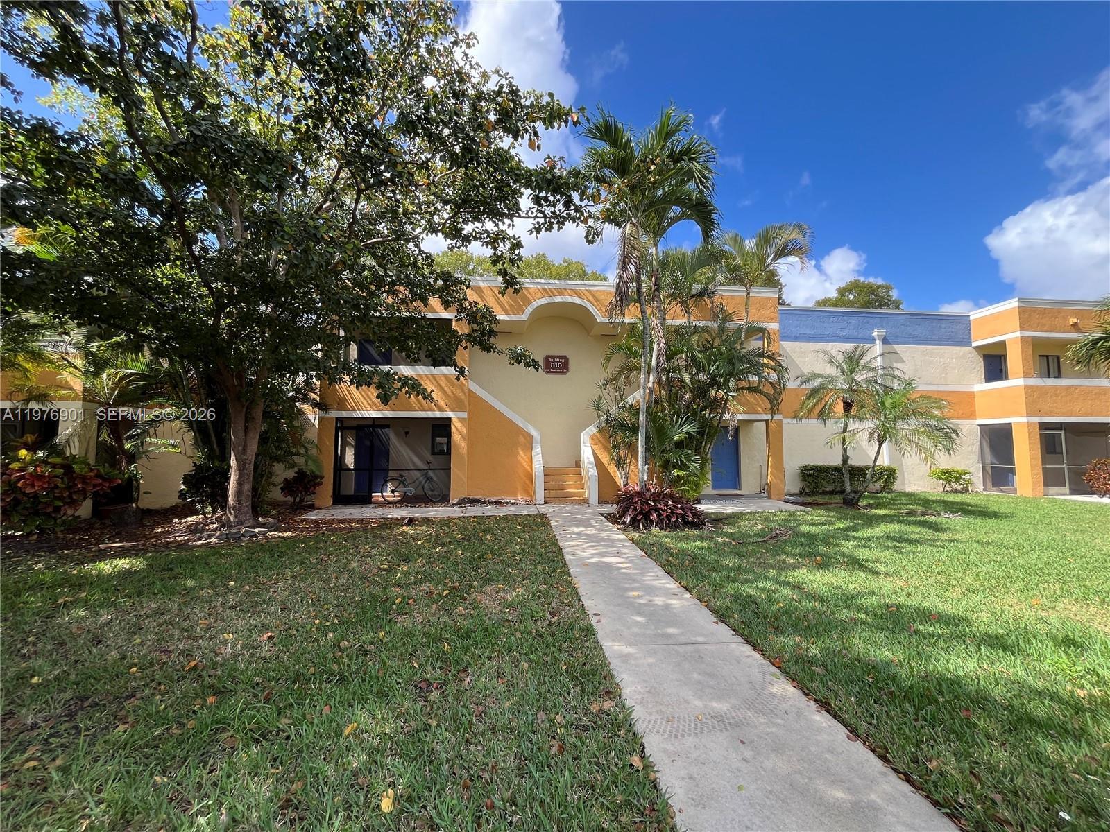 183 Lakeview Dr # 203, Weston FL 33326