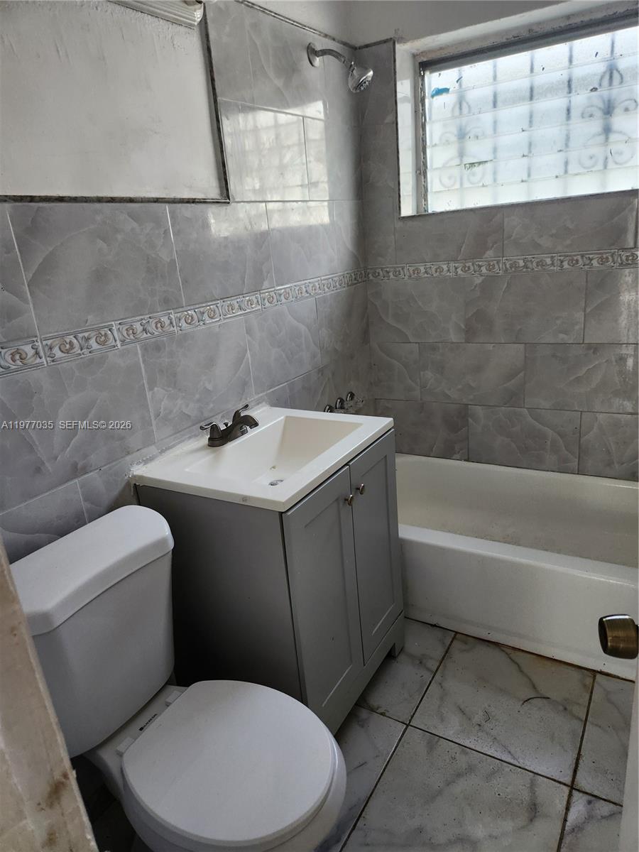 6950 NW 6th Ct # 1, Miami FL 33150 photo 2