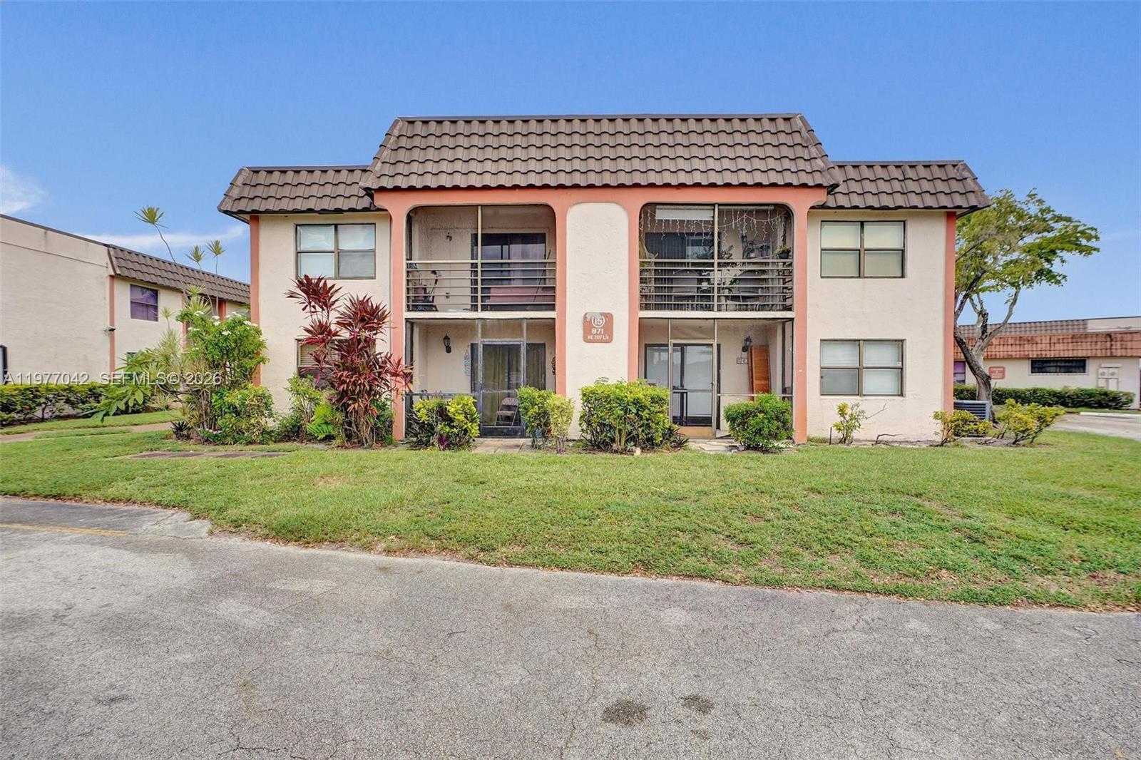 871 NE 207 LN # 15, Miami FL 33179 photo 2