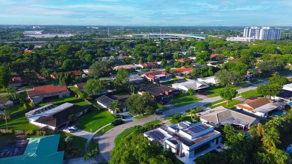 7410 SW 15th Street, Plantation FL 33317 photo 2