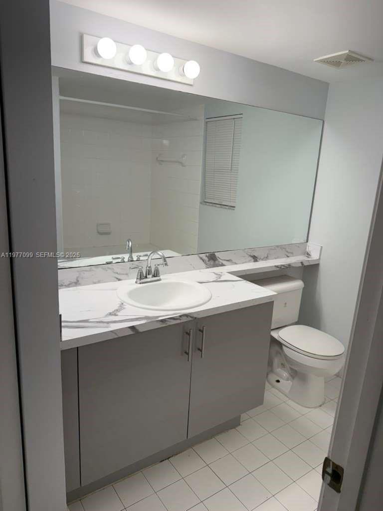 677 SW 111th Ave # 202, Pembroke Pines FL 33025 photo 2