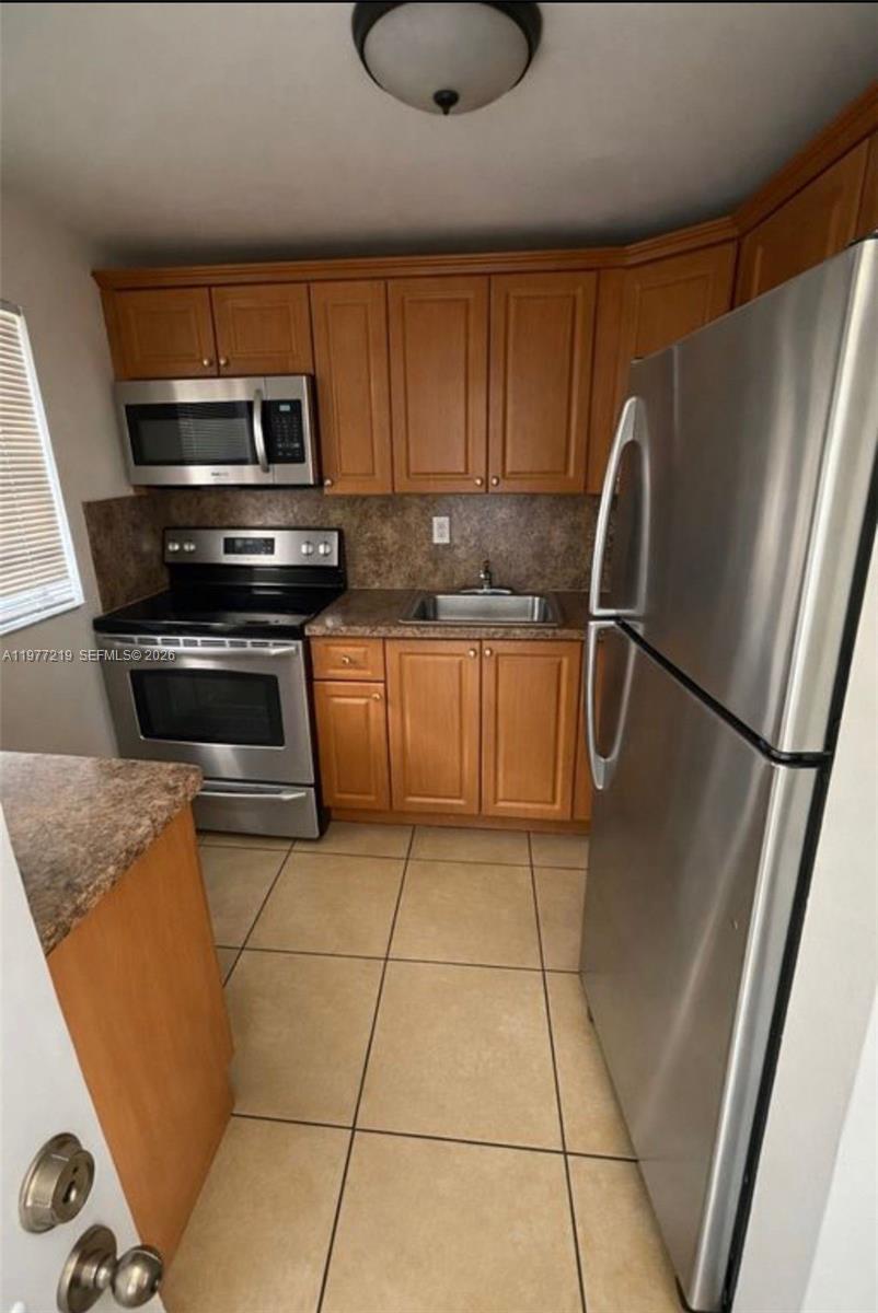 1735 W 60th St # M201, Hialeah FL 33012