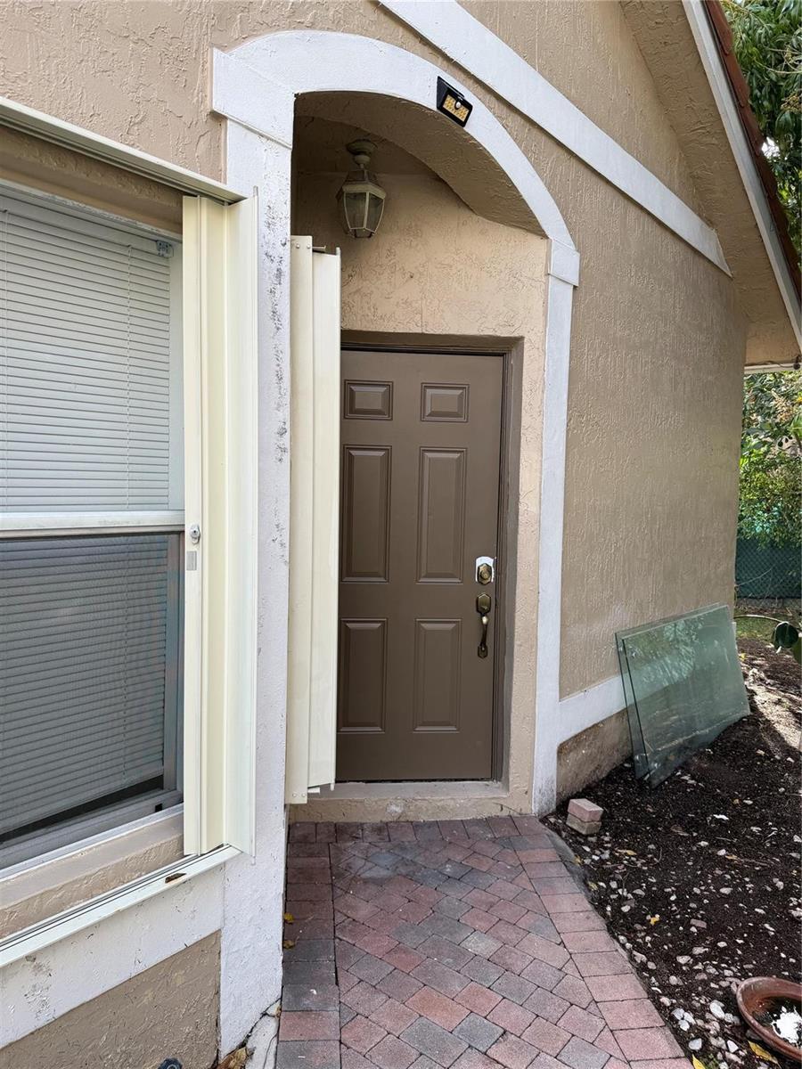 5473 NW 90th Avenue, Sunrise FL 33351 photo 2