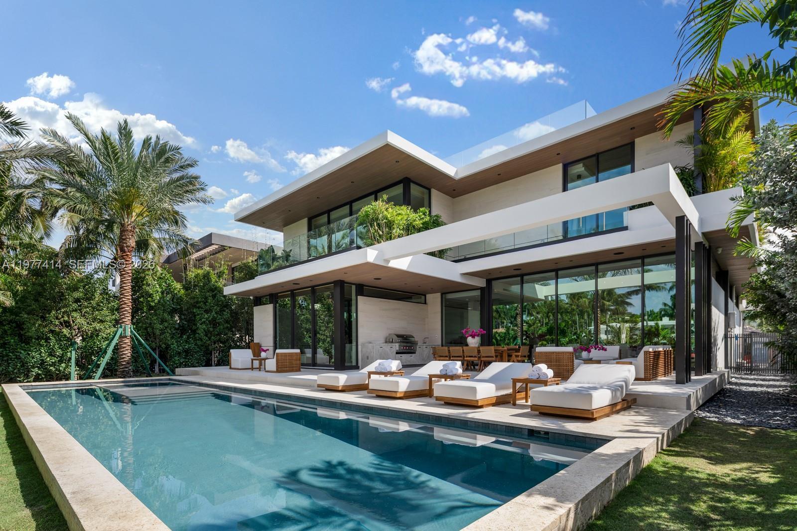 1745 W 24th St, Miami Beach FL 33140