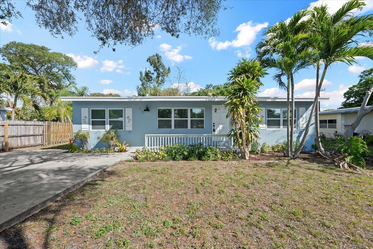 2585 Lorraine Court, North Palm Beach FL 33403 photo 2