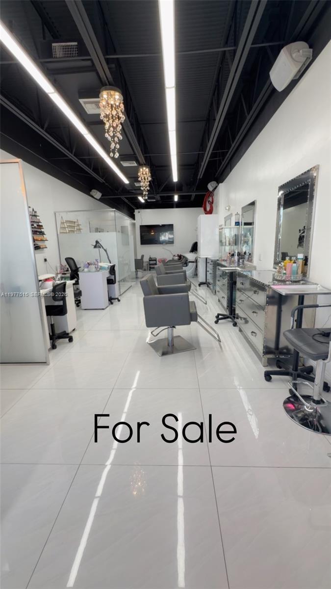 W 68th St, Hialeah FL 33016