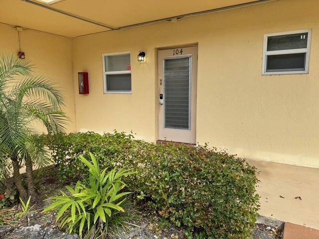 351 Cambridge Road # 104, Hollywood FL 33024 photo 2