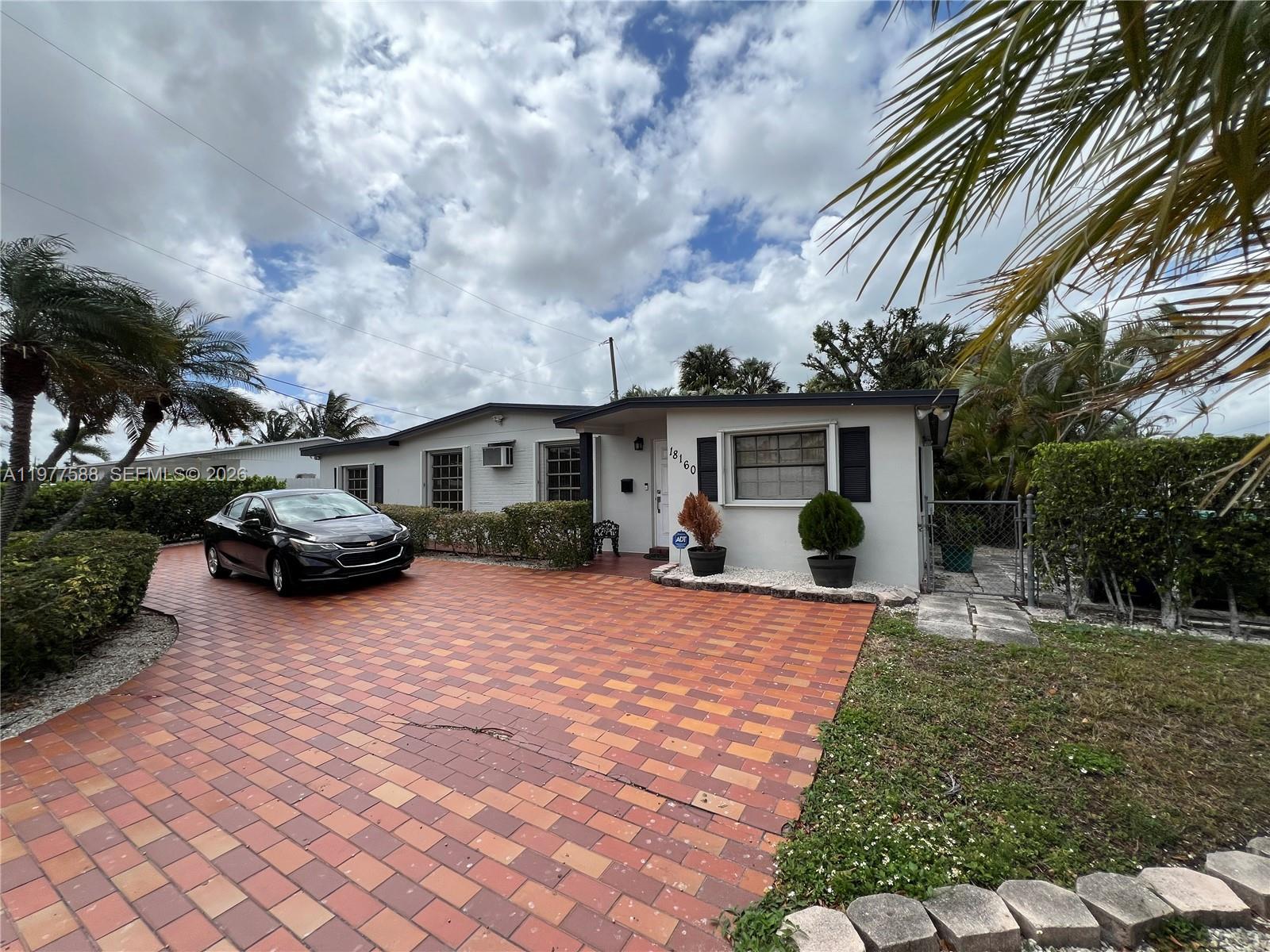 18160 NW 82nd Ave, Hialeah FL 33015 photo 2