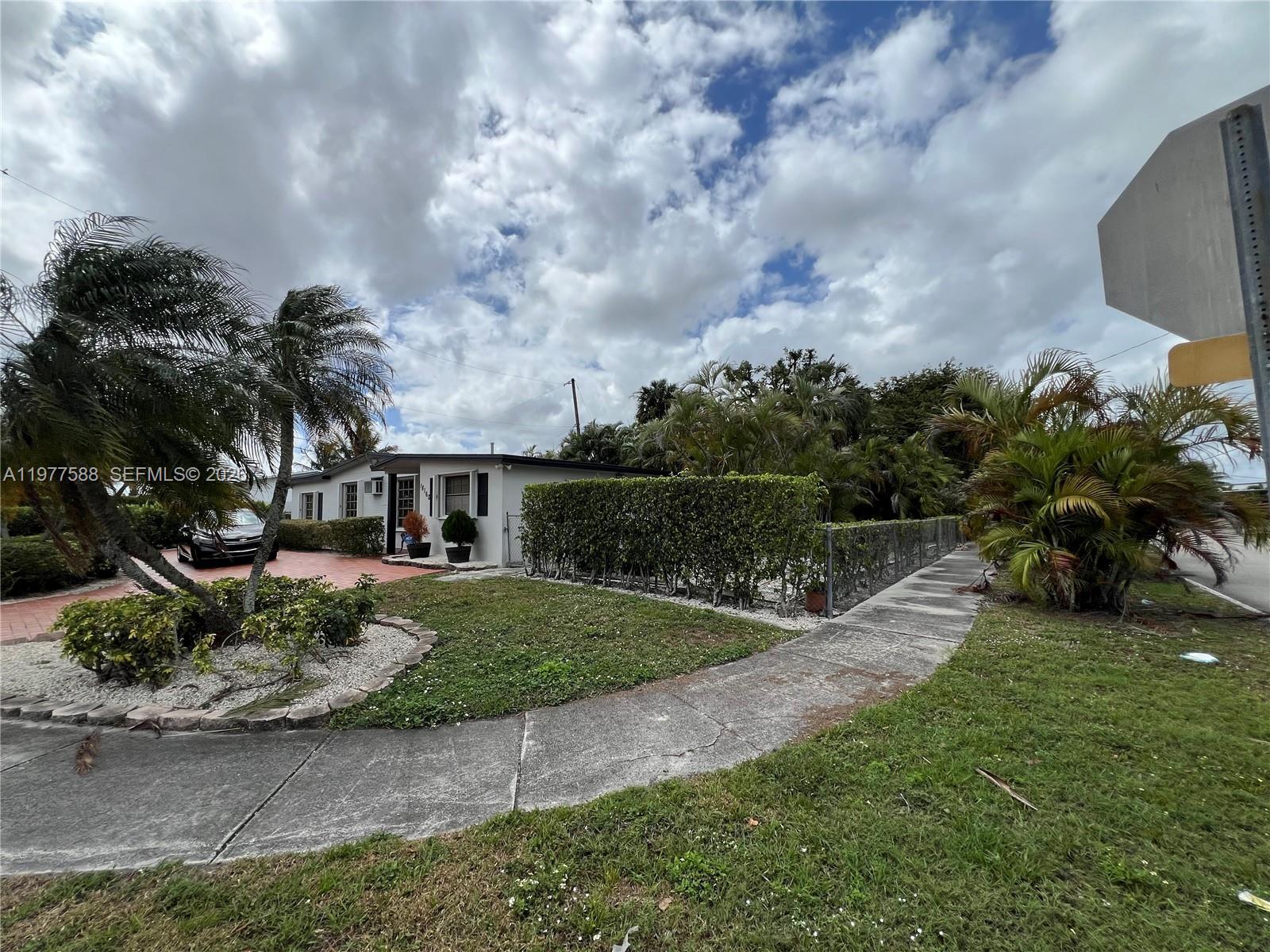 18160 NW 82nd Ave, Hialeah FL 33015 photo 3