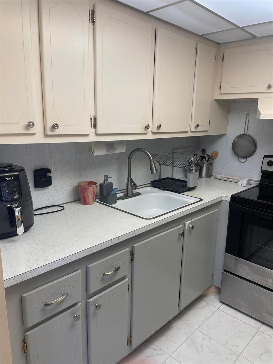 183 Dorchester # H, West Palm Beach FL 33417 photo 4