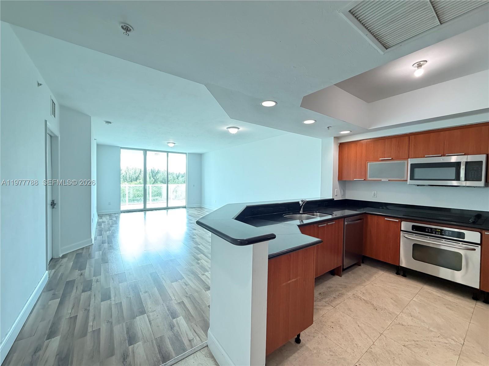 15051 Royal Oaks Ln # 503, North Miami FL 33181 photo 4