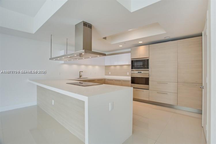 17301 Biscayne Blvd # 1103, North Miami Beach FL 33160 photo 4