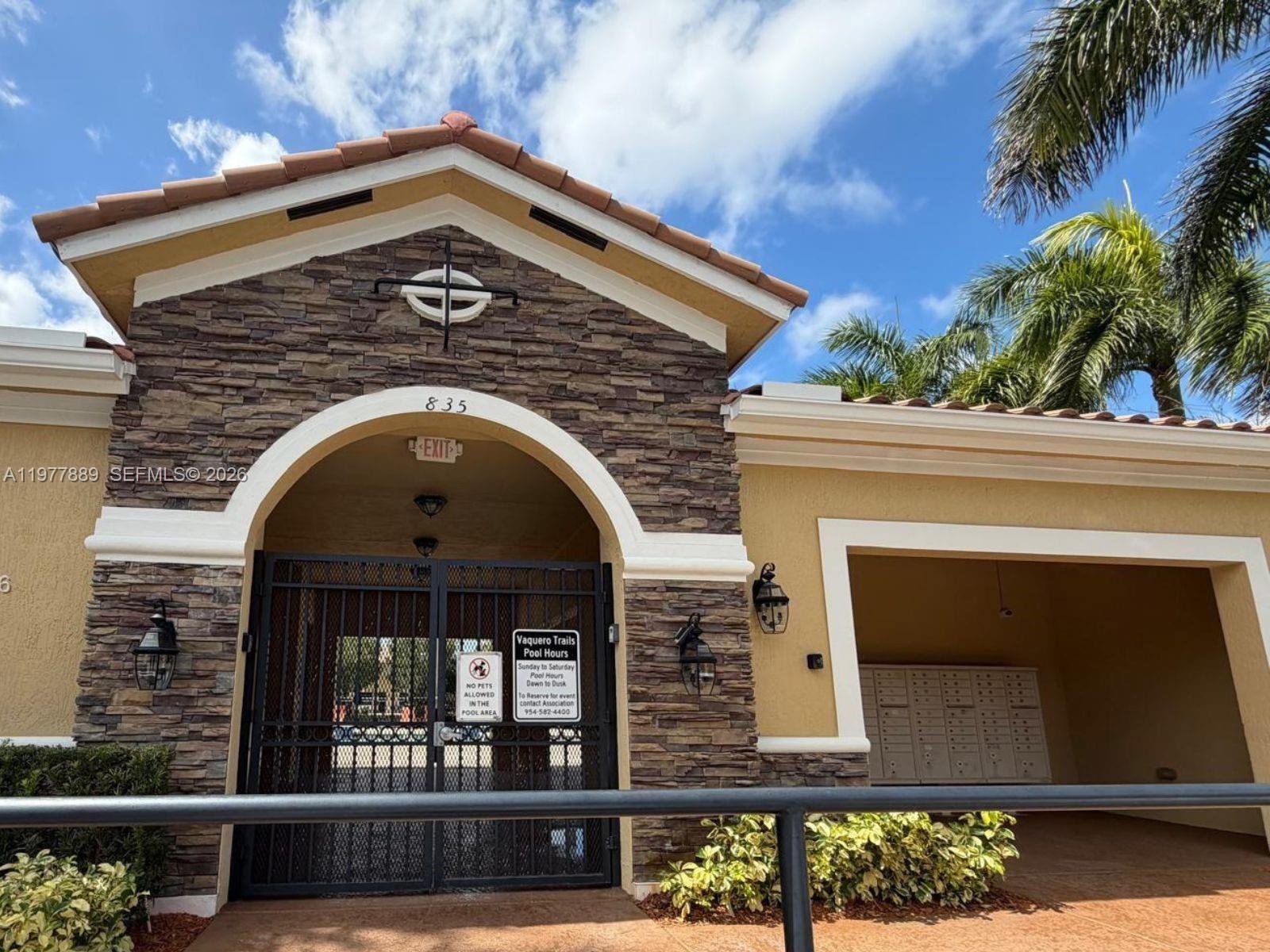 12350 S Village Cir, Davie FL 33325 photo 4
