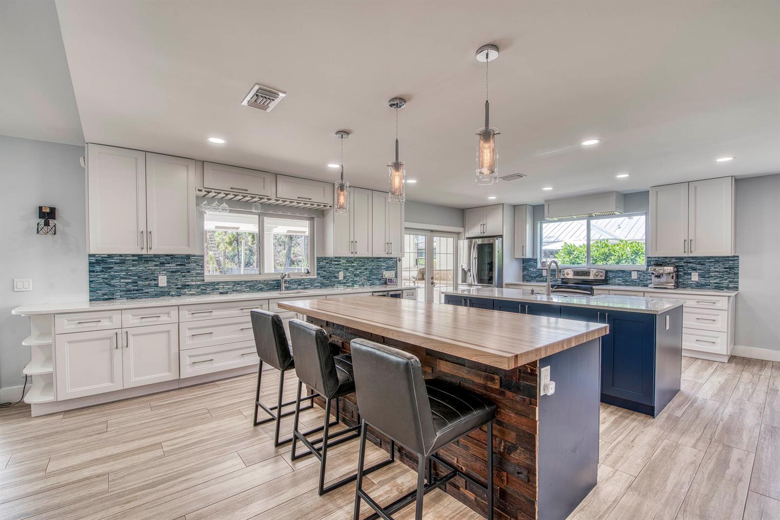 6062 Woodlake Road, Jupiter FL 33458 photo 2