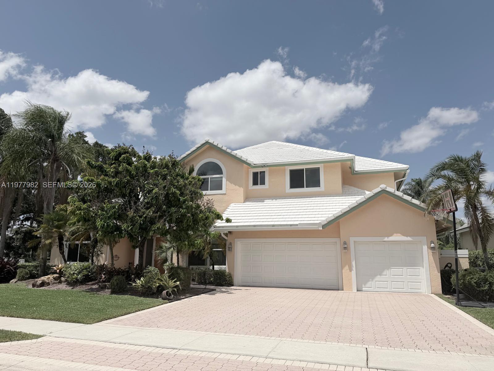 10091 NW 7th St, Plantation FL 33324