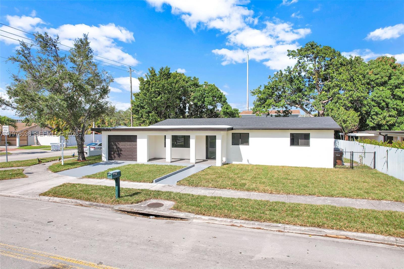 695 W 73 Pl, Hialeah FL 33014 photo 2