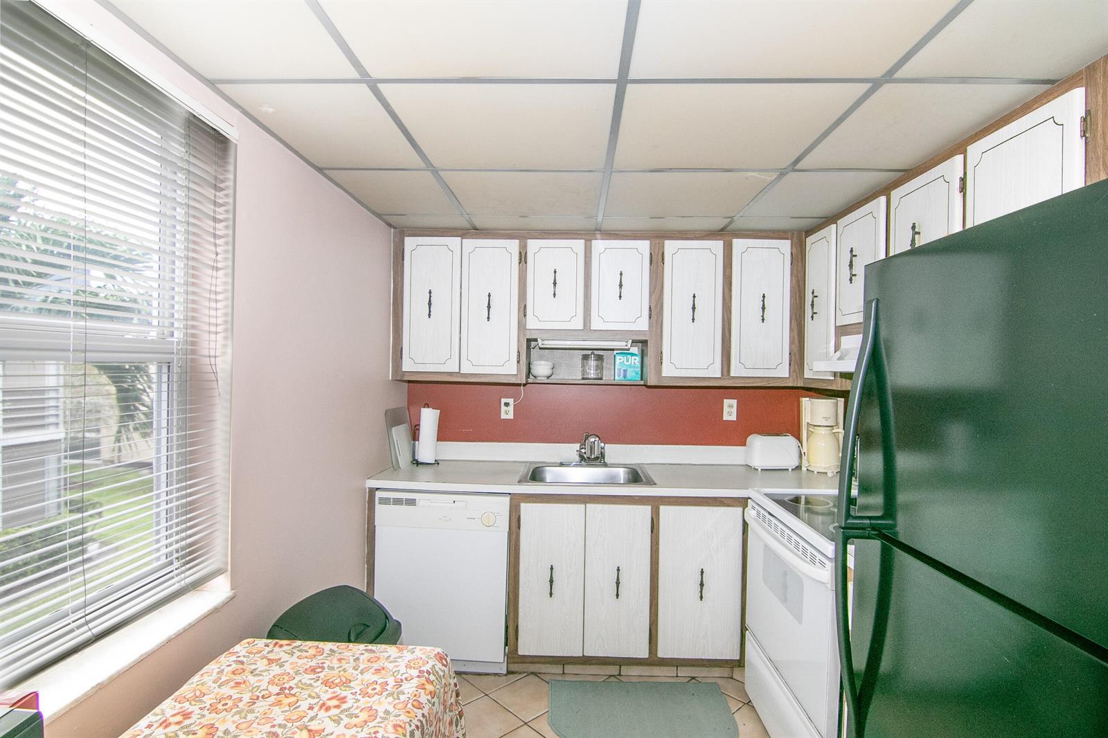 39 Burgundy A, Delray Beach FL 33484 photo 5