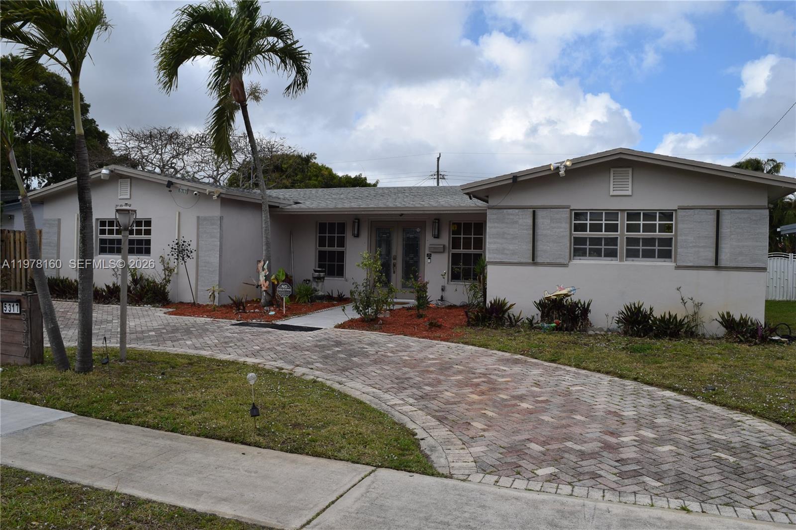 5317 Van Buren St, Hollywood FL 33021 photo 2