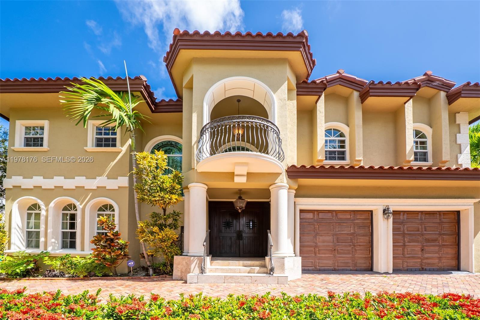 4501 N Bay Rd, Miami Beach FL 33140 photo 2